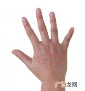 右手长痣代表什么,女生问你右手有痣什么意思？
